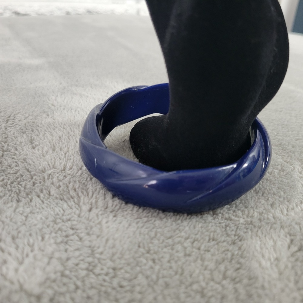 Vintage Navy Blue Twisted Resin Bangle Bracelet - Chunky Cobalt Blue Swirl 2.5"